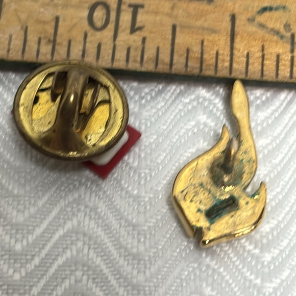 Olympic themed pins - Picture 4 of 4